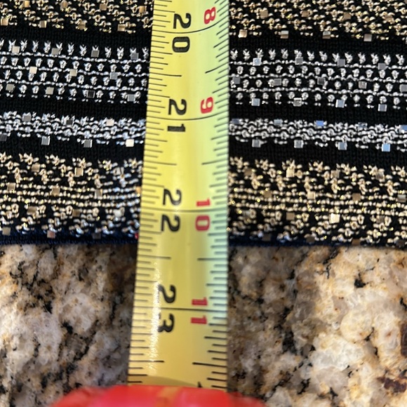 EUC St. John Sport metallic knit shell - size Large - Picture 8 of 8